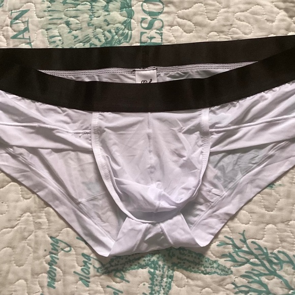White and black brief fit like medium - Picture 2 of 5